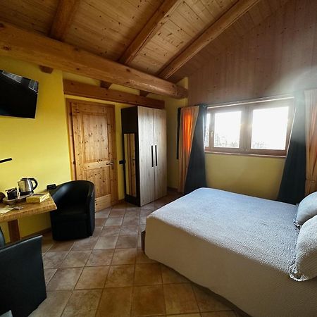 Chalet Chapeau b&b Castel Condino Extérieur photo