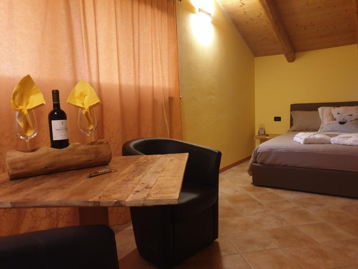 Chalet Chapeau b&b Castel Condino Extérieur photo