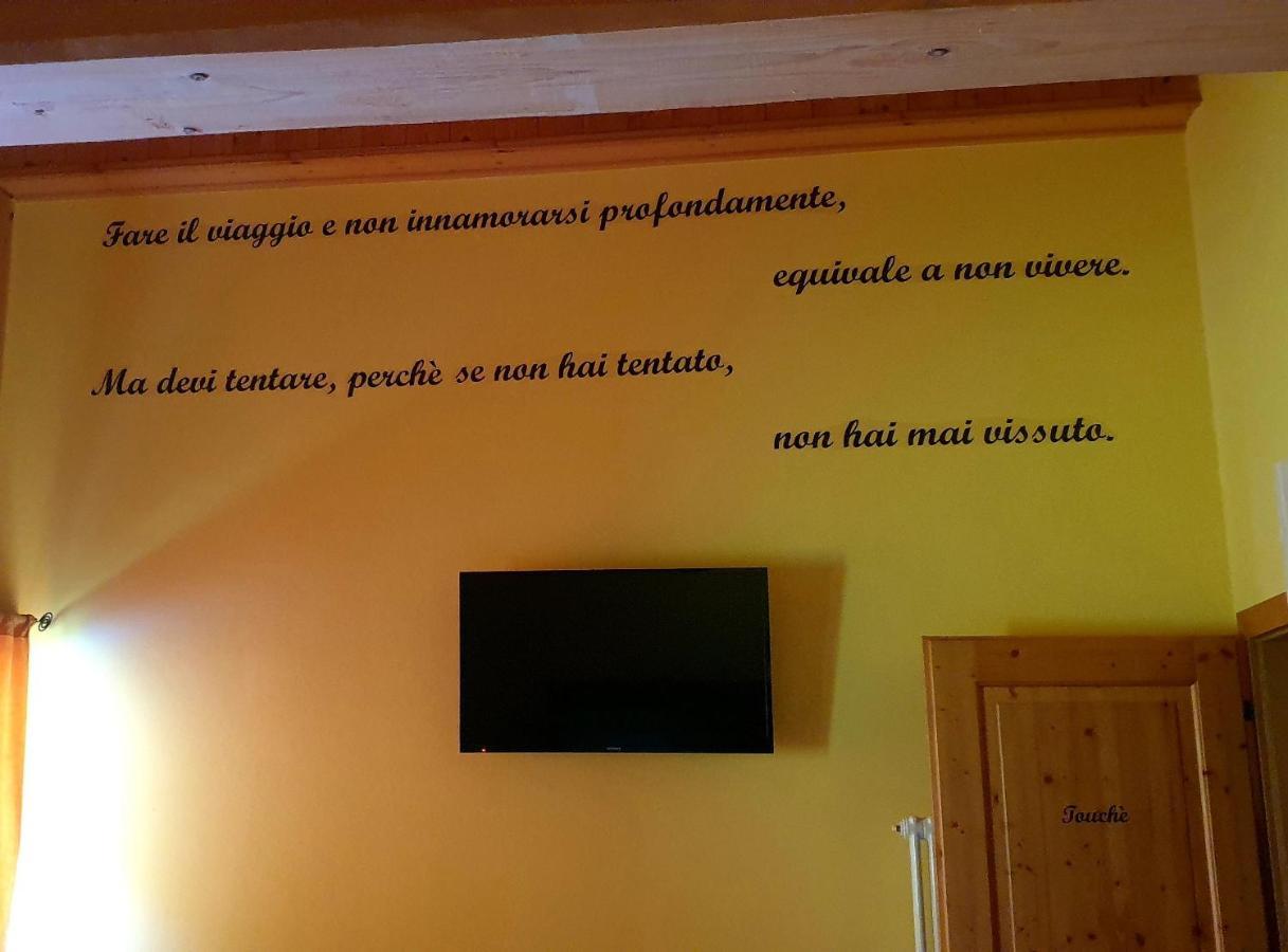 Chalet Chapeau b&b Castel Condino Extérieur photo
