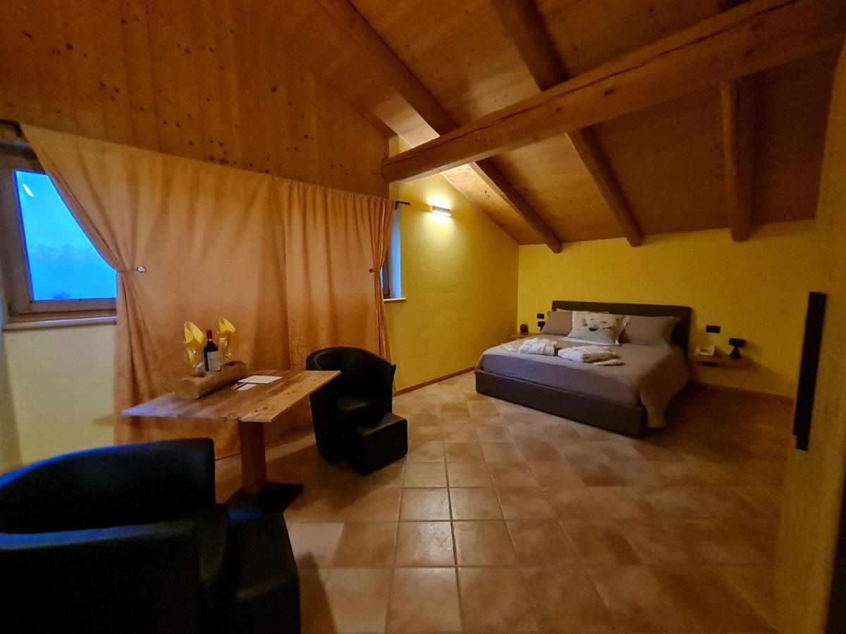 Chalet Chapeau b&b Castel Condino Extérieur photo
