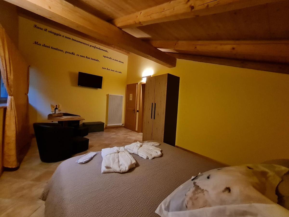 Chalet Chapeau b&b Castel Condino Extérieur photo