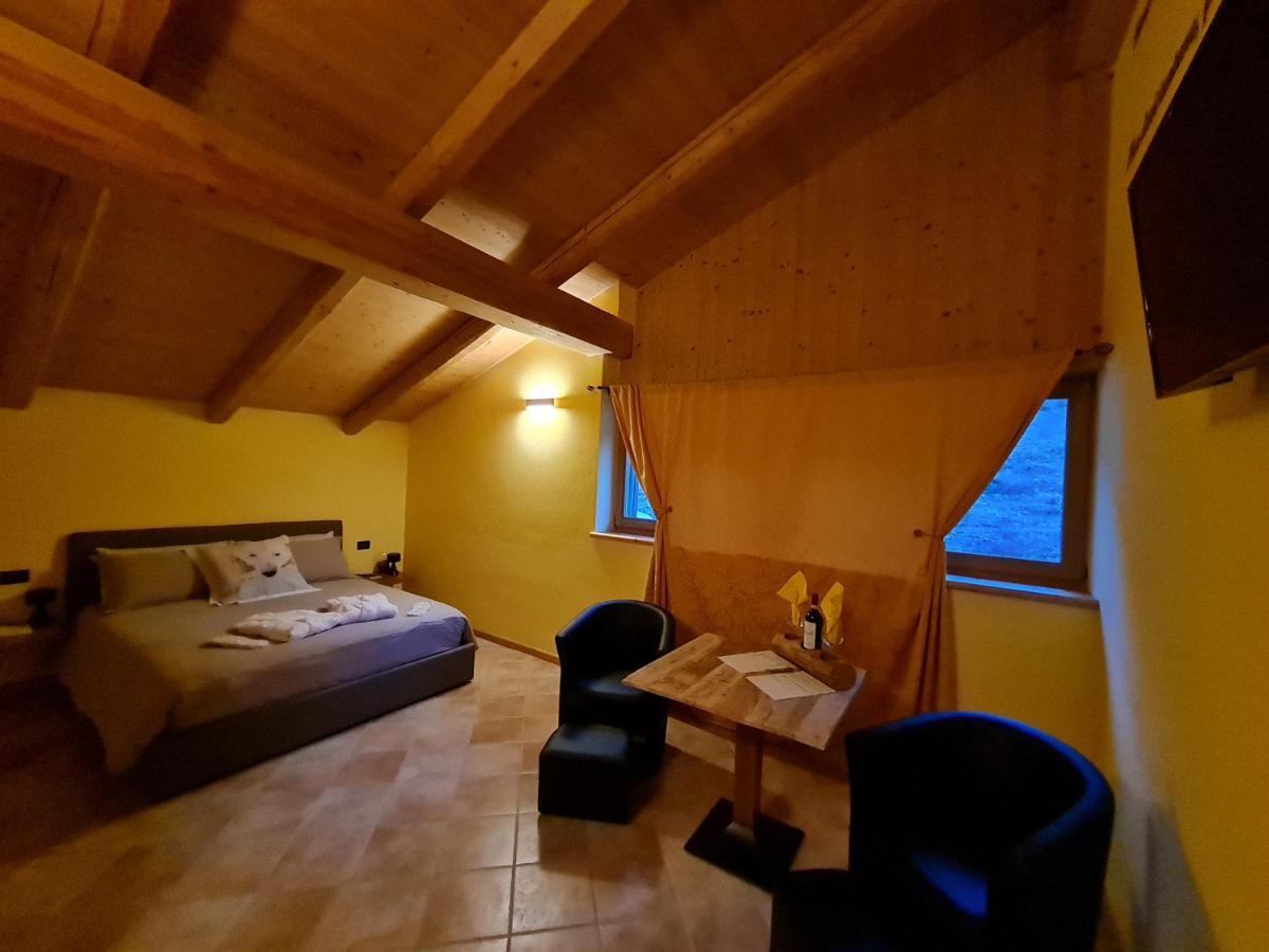 Chalet Chapeau b&b Castel Condino Extérieur photo