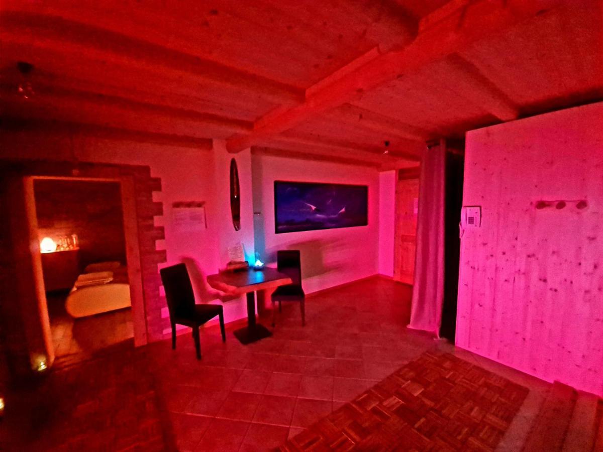 Chalet Chapeau b&b Castel Condino Extérieur photo