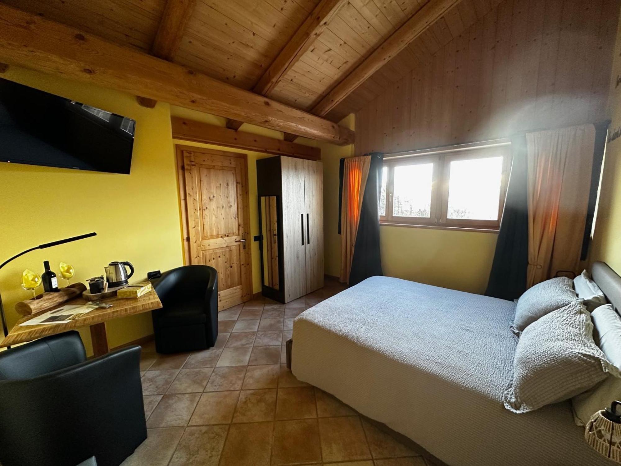 Chalet Chapeau b&b Castel Condino Extérieur photo
