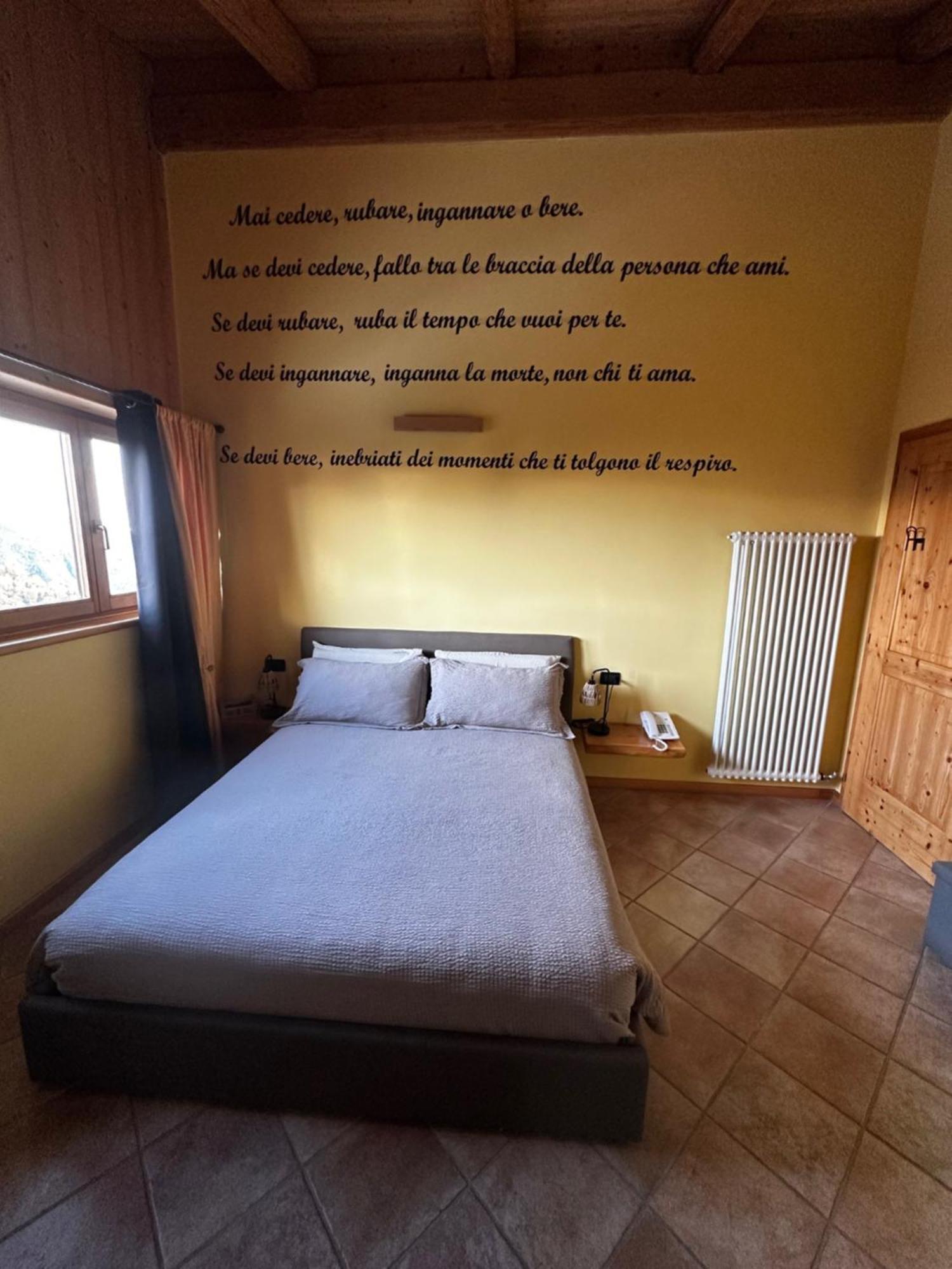 Chalet Chapeau b&b Castel Condino Extérieur photo
